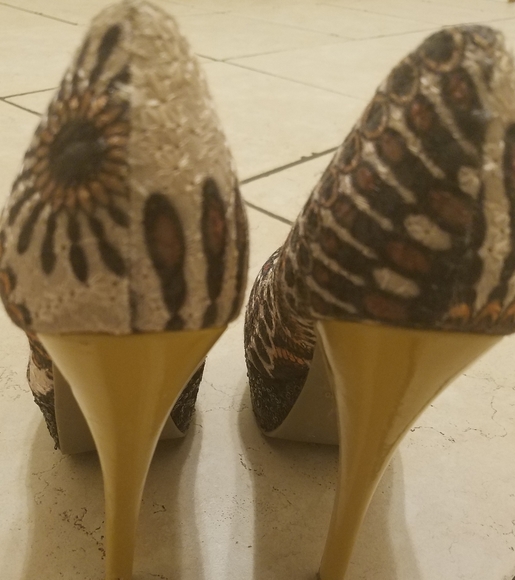 Heels - Picture 2 of 3
